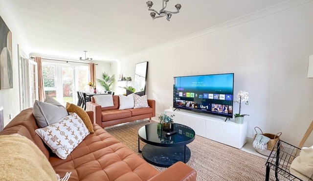Luxury & Spacious 5 Bedroom Townhouse - Sleeps 8