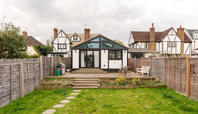 Luxury & Spacious 2 Bed Annex with Private Garden