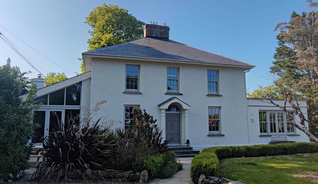Magnificent country house with hot tub, 7 miles from sandy beaches