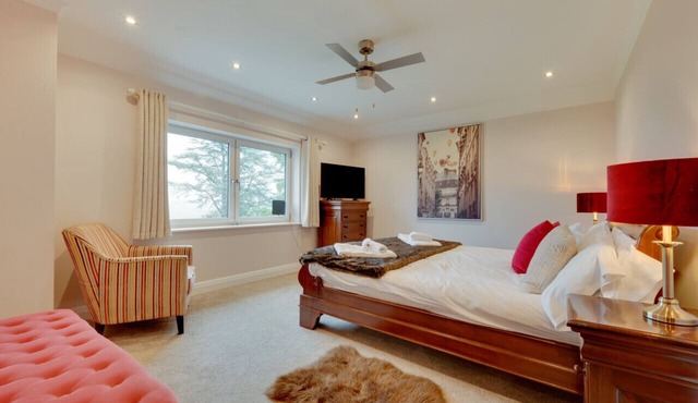 Malt Hall - Eight Bedroom House, Sleeps 15