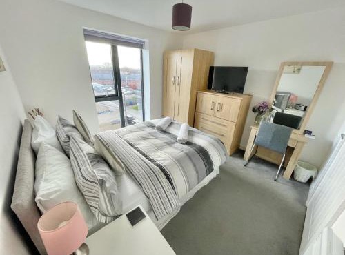 Manchester Escape - Private Room & Bathroom Near Etihad and CoOp Arena - Free Secure Parking