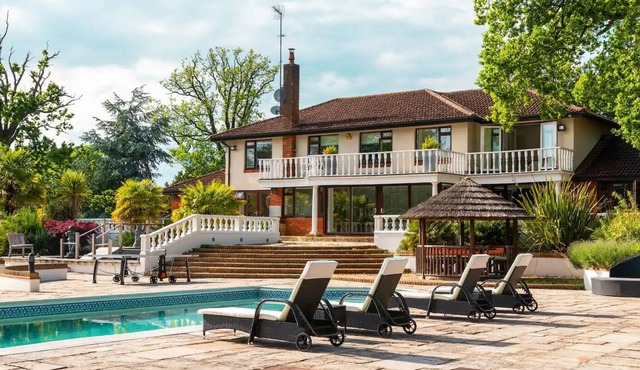 Manison With Pool and Tennis Court