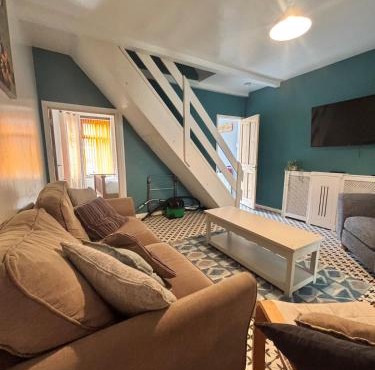 Maple, 3 Double Beds, Contractors Welcome