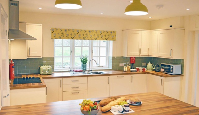 Meadow View - sleeps 6 guests in 3 bedrooms