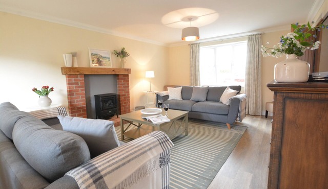 MEADOWSWEET, BLYTHBURGH, pet friendly in Reydon