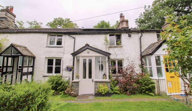 Milldam Cottage, Coniston - a cottage that sleeps 4 guests in 2 bedrooms
