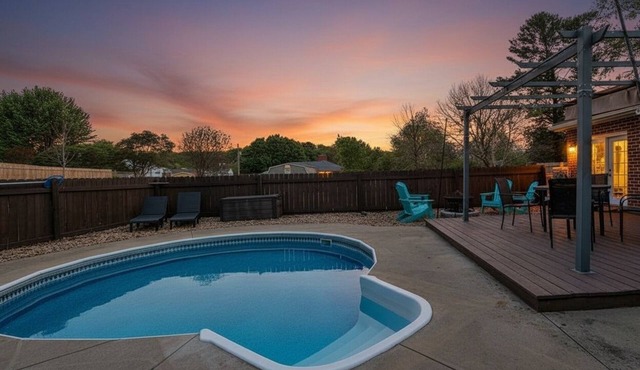 Millhouse: Private Pool + Dog Friendly Fenced Yard