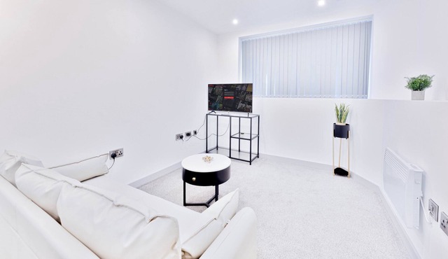 Modern 1 Bed Apartment in Central Wolverhampton