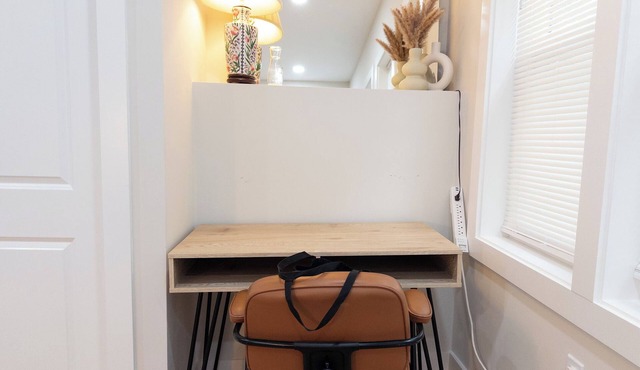 Modern 1BR in Central Philly Near Hospitals, Parks, WiFi + Housekeeping