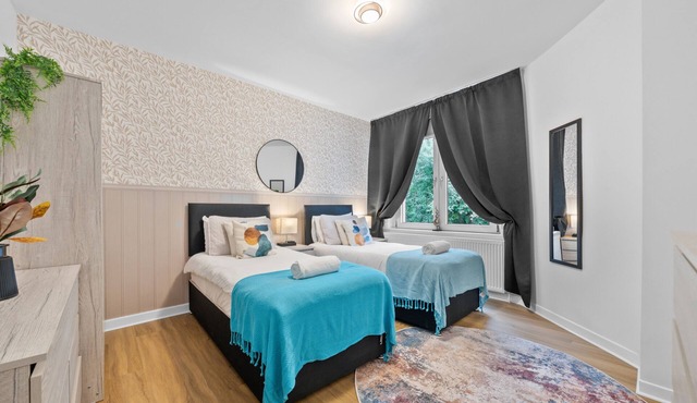 Modern 2 bedroom apartment with parking and wifi.