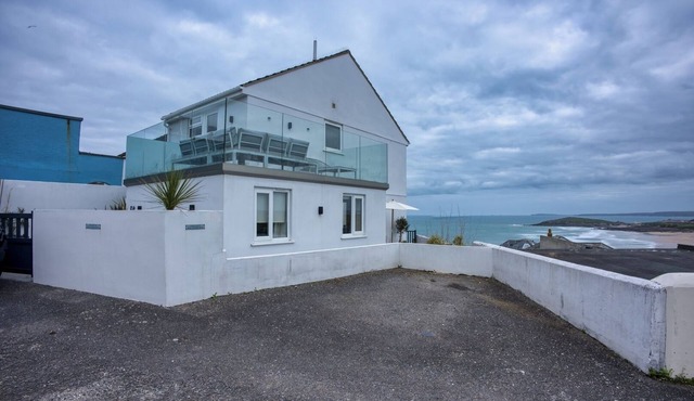 Modern 2BR Beach View Home - Sleeps 4