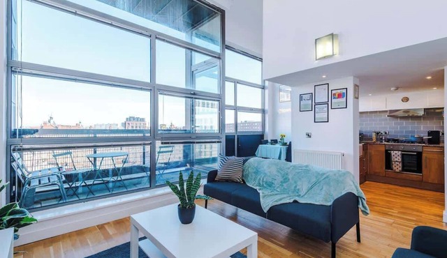 Modern 2BR Flat for 4 | Manchester | Full Kitchen
