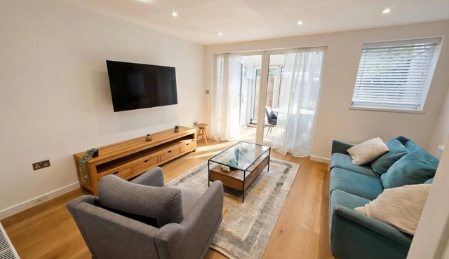 Modern 3BR Home - Super King, Office & Garden