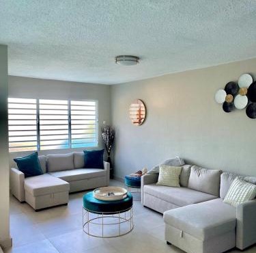 Modern 4BR Oasis