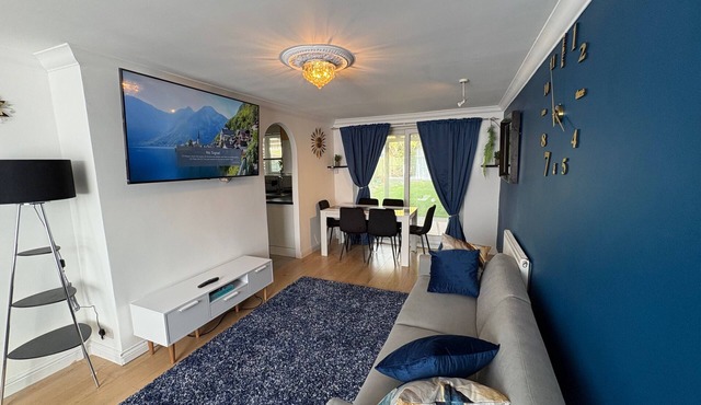 Modern and Spacious 3 Bed retreat - Bracknell