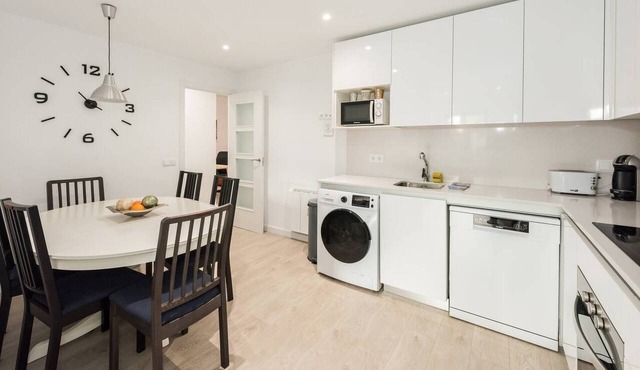MODERN APT WITH IDEAL LOCATION NEXT TO ATOCHA STATION