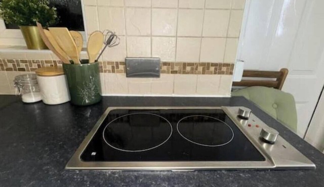 Modern Budget Studio Birmingham | Private Kitchen, Parking & Smart Amenities