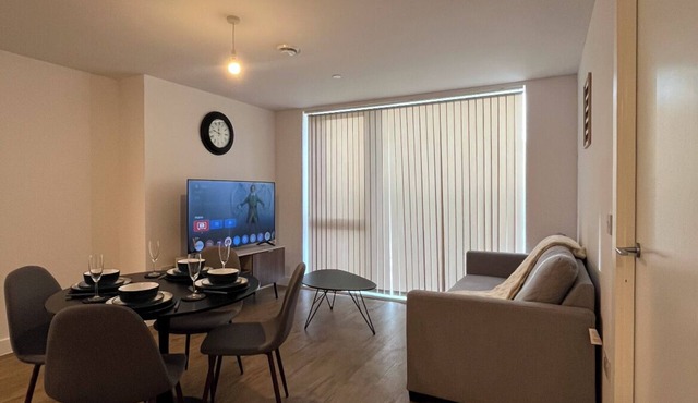 Modern City Centre 2bed | Free Parking + WiFi #508