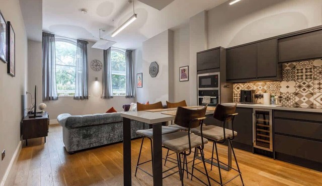 Modern City Centre Apartment