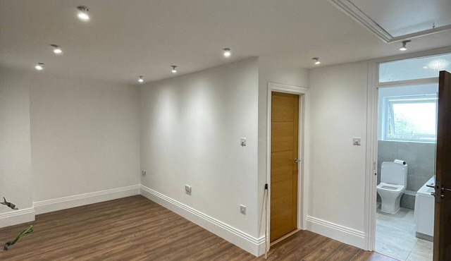 Modern City Flat in Hatfield offers free Wi-Fi, family rooms