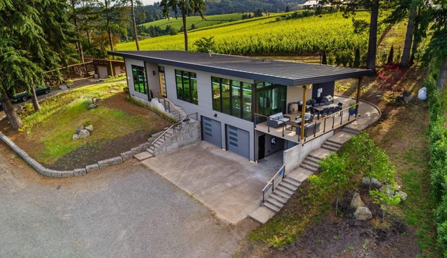 Modern Custom Wine Country Villa, Epic Views, Huge Decks, Hot Tub, Ping Pong, Fire Pit & Fire Table