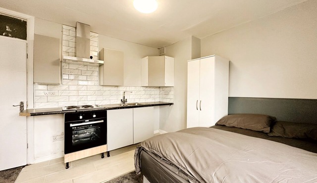 Modern Self-Contained Studio in Acocks Green