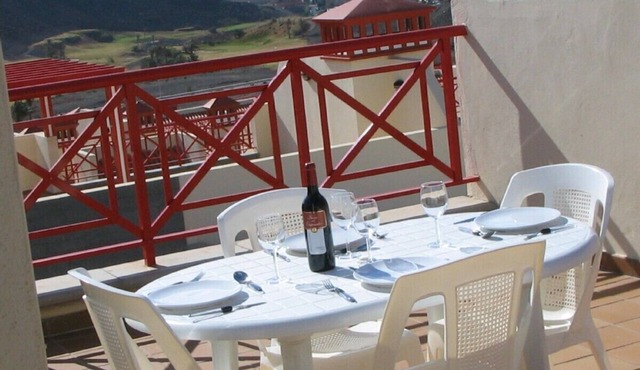 MODERN SPACIOUS APT WITH SEA VIEWS + AMAZING PRIVATE ROOF TERRACE/BBQ FREE WiFi