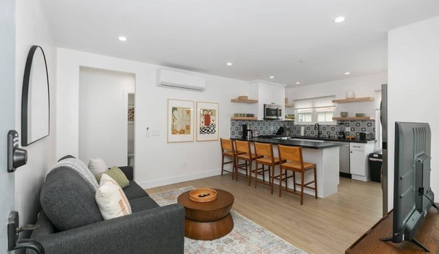 Modern Spanish Living in Prime Location Area
