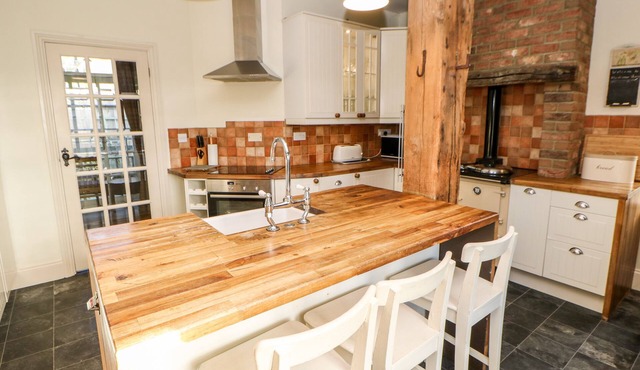 MONKSMOOR HOUSE, pet friendly in Middleton-In-Teesdale