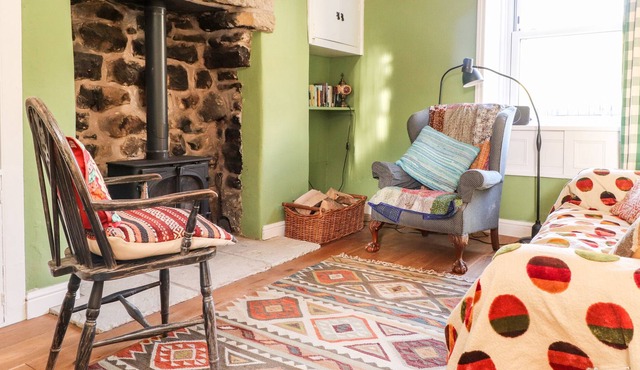 MOORFIELD, pet friendly, character holiday cottage in Skipton