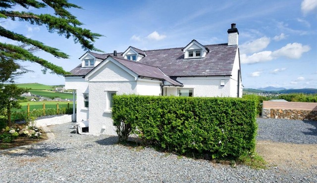 Morannedd - Four Bedroom House, Sleeps 8