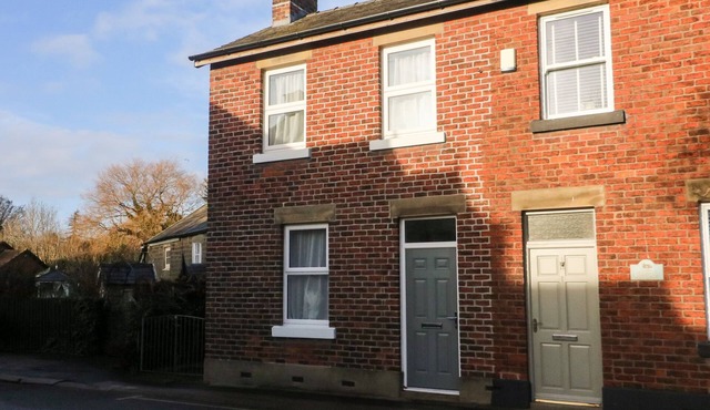 MYRTLE COTTAGE, with a garden in Garstang