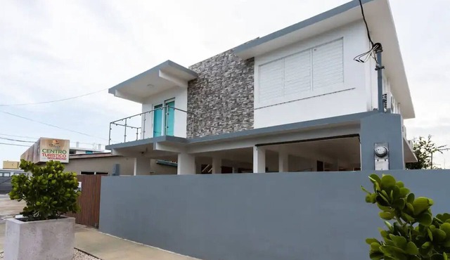 NEW Beach, Restaurants and Pool 5 Bedrooms House