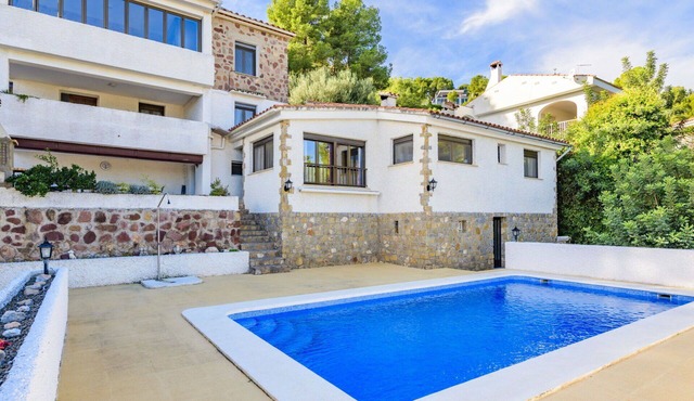 Nice apartment in villa for 3 people with A/C, pool, WIFI, TV and terrace