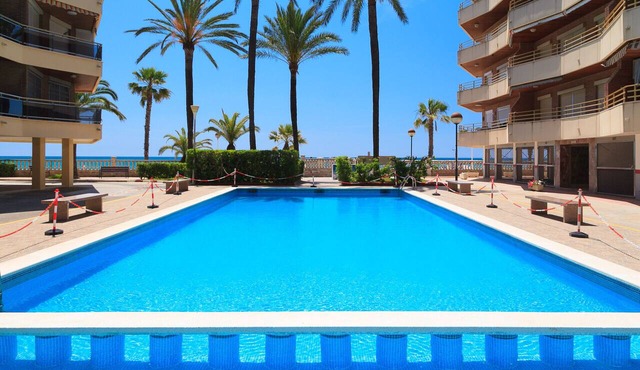 Nice Beachfront Apartment with Pool · UHC SOL DE ESPAÑA 134
