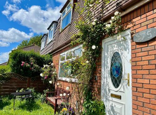 Nice double and single rooms in the quiet area with excellent shared facilities