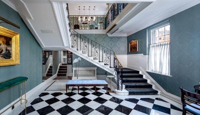No. 30 Knightsbridge