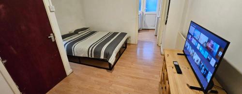 No Frills & Nothing Fancy 1 Bed Studio City Centre