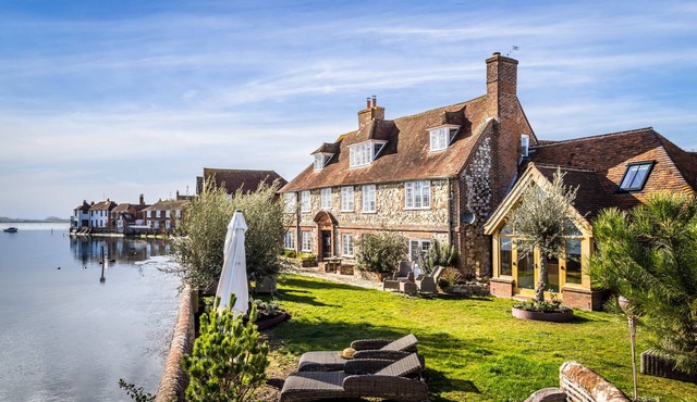 Old Town Hall - historic waterfront house Bosham