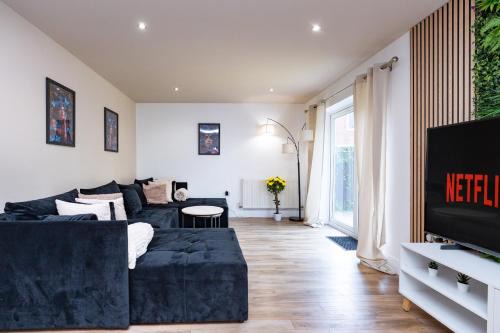 Open Mind Property- 6BRHome, HotTub & Free Parking