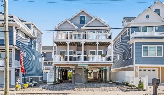 Ortley Beachside Homely Haven - 1 Block to Beach - Private Balcony