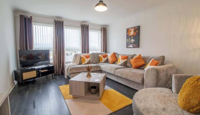 Park View - 2 bed flat with parking in Motherwell