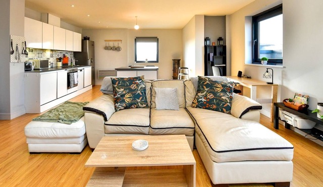 Pass the Keys | 2 Bedroom Waterside Apartment
