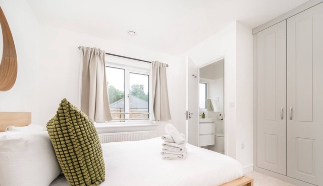 Pass the Keys | Modern Townhouse with Garden and Parking in Ascot