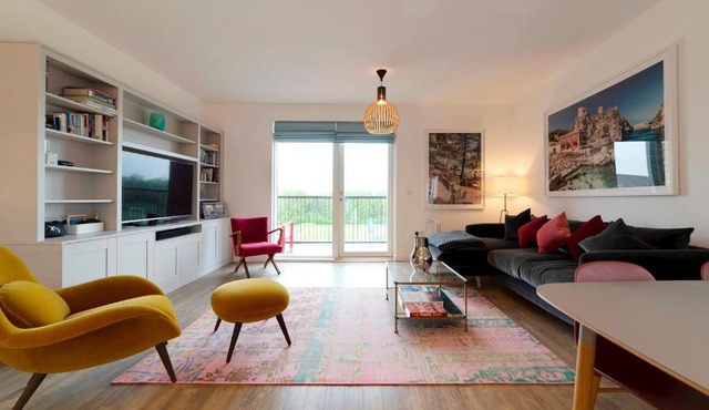 Pass the Keys Stunning and Spacious Modern Flat - Own Car Park