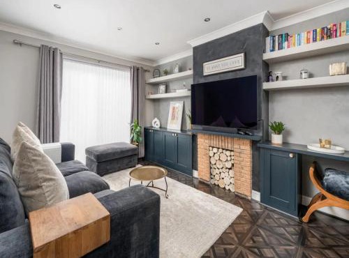 Pass the Keys Stylish Modern 3 bed house with Parking