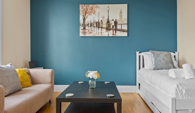 Perfect 1-bed base in Canterbury with Parking - Pass the Keys