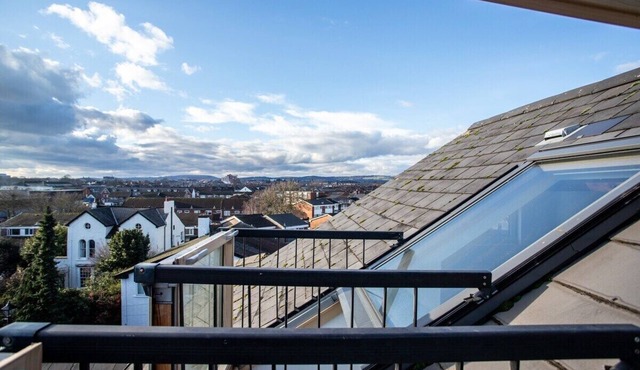 Perfectly Placed: Cozy Flat in the City's Heart