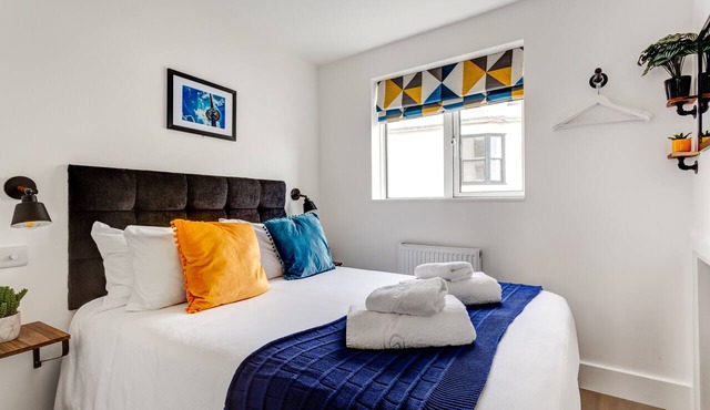 Pet friendly and central Laines location, 1 minute from station