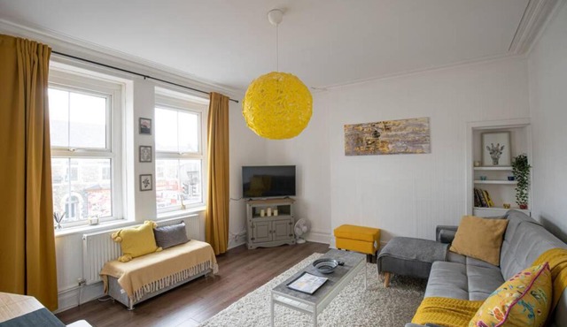Phenix Central - Huge 3 Bed, Super Equipped Apartment.